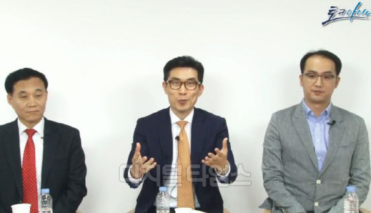 퓨어스토리지코리아가 20일 '웨비나 온라인 세미나'를 통해 올플래시스토리지 시장과 회사의 기술에 대해 설명하는 자리를 가졌다. (왼쪽부터) 표영 퓨어스토리지코리아 전무, 배성호 지사장, 박정식 미래로시스템 수석엔지니어